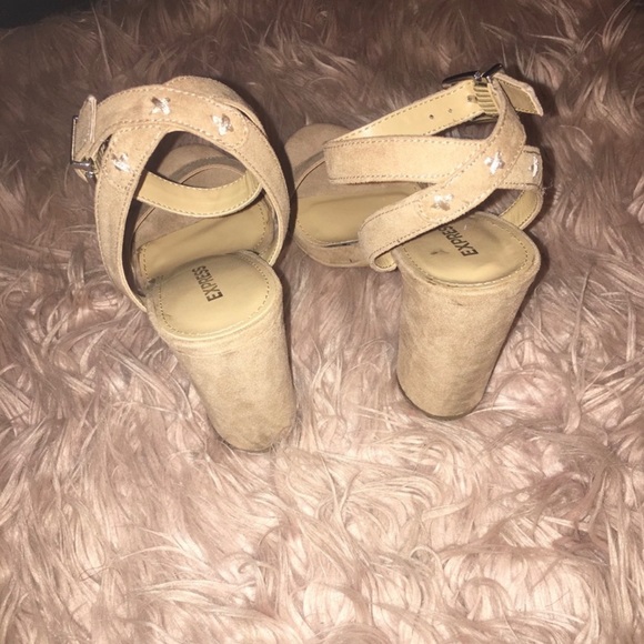 EXPRESS Tan Swede Chunky Heels - Picture 3 of 3